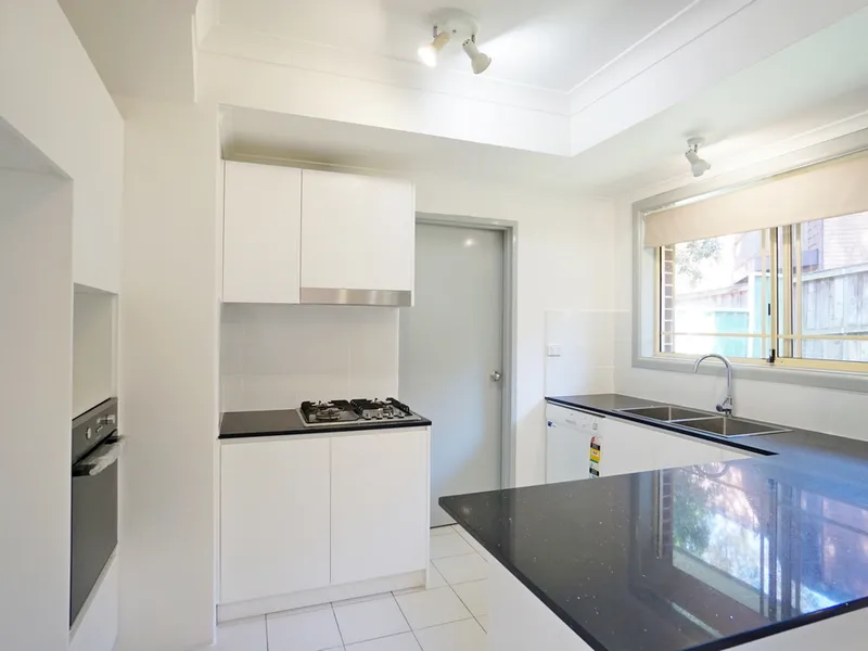 Recently renovated 2 Bedroom townhouse walking to Macquarie University (2 toilets)