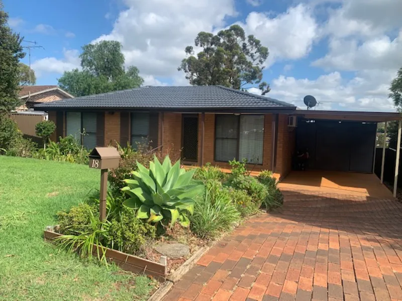 THREE BEDROOM HOME WITHABOVE GROUND POOL & AIR CONDITIONING