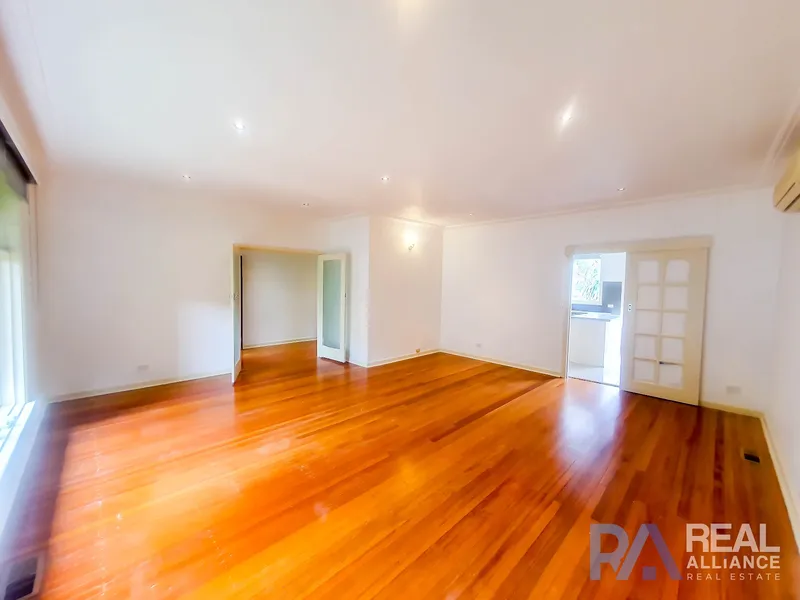 For LEASE: Spacious Family Home in Mount Waverley