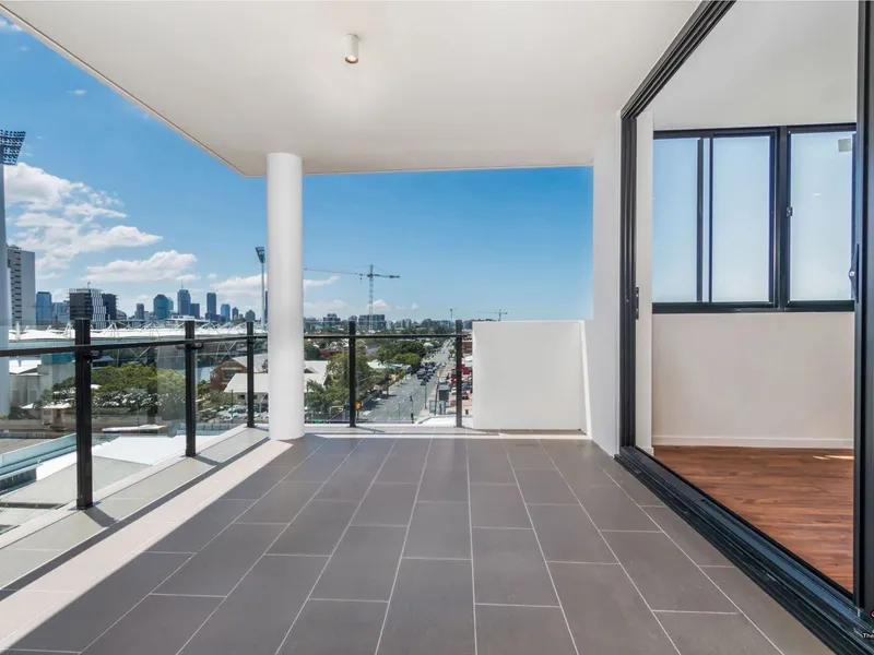 Contemporary Inner-City Living Outstanding location & outlook Everything right on your door step