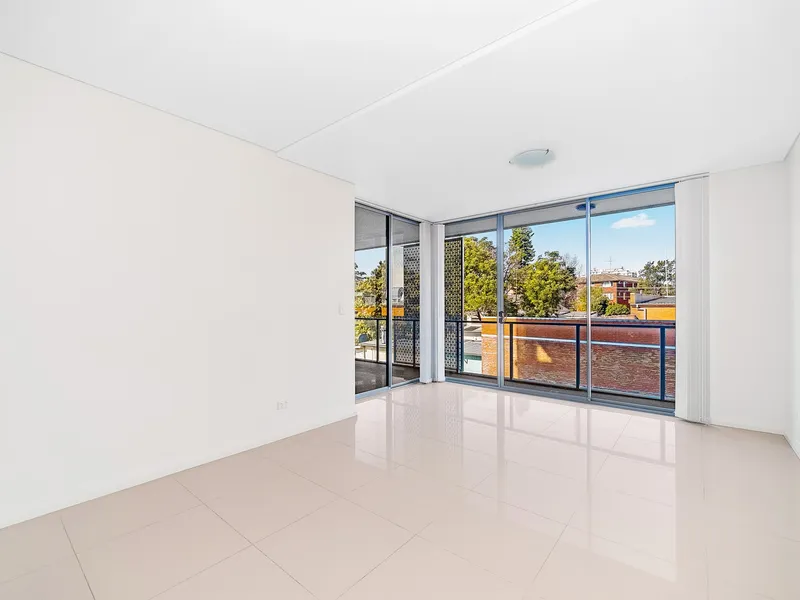 Freshness 3 Bedrooms apartments available for lease!!