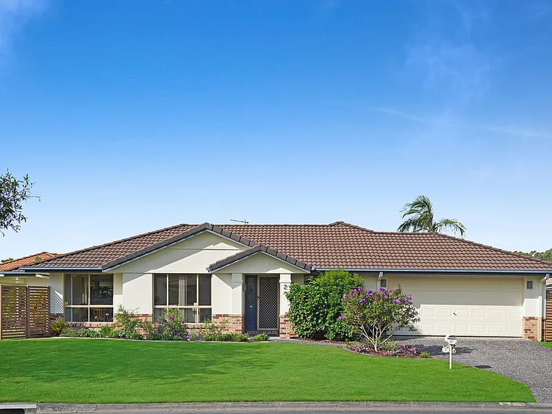 ENTERTAINERS DELIGHT IN THE EVER POPULAR GLENWOOD PARK ESTATE