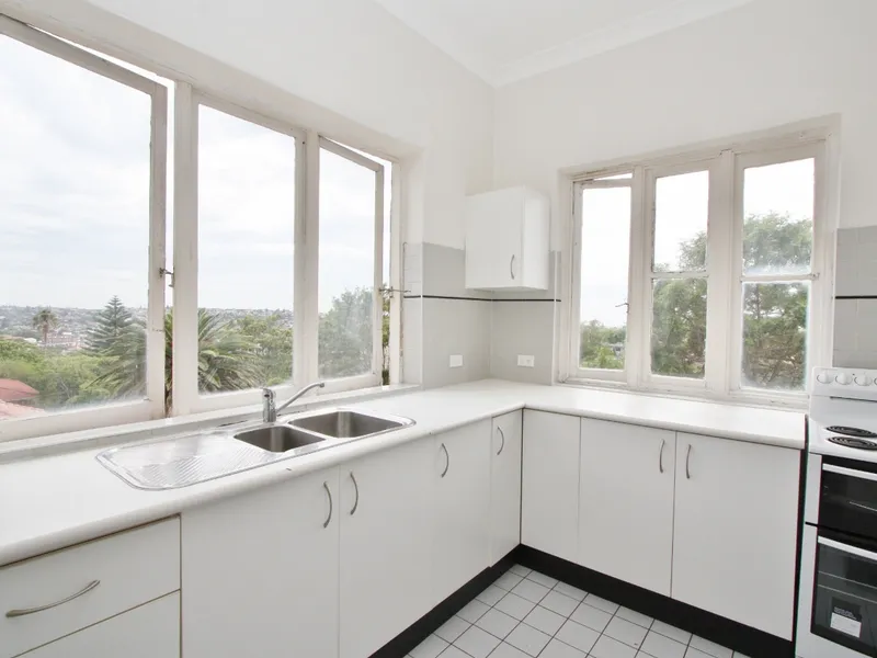 Spacious Two Bedroom Apartment 