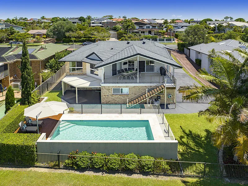 Superb family entertainer overlooking picture-perfect parkland.