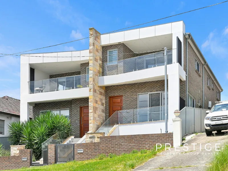 LUXURY NEAR NEW 4 BEDROOM DUPLEX!