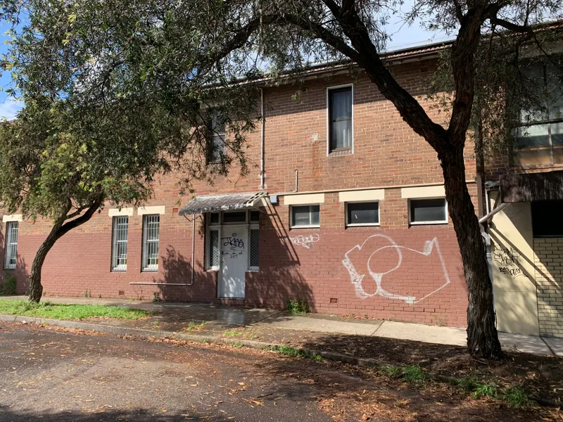 2 Bedroom Unit In PRIME LOCATION!