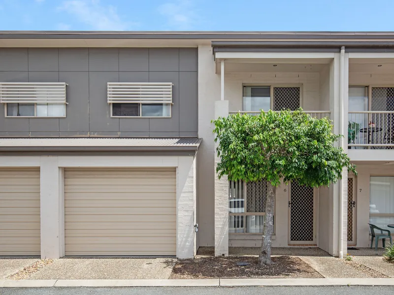 Extra large townhouse in sought after complex!