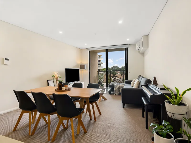 Stylish unit in heart of North Rocks