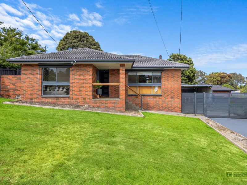 8 Barbara Court, Mooroolbark - Modern, Spacious & Classy
