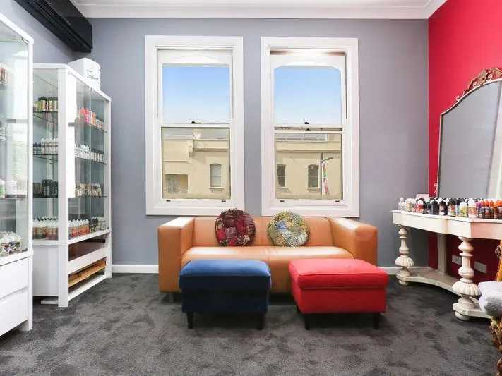 VIBRANT TWO BEDROOM APARTMENT WITH BALCONY AND AIR-CON!