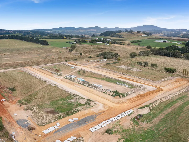 Level land with Mount Canobolas views!