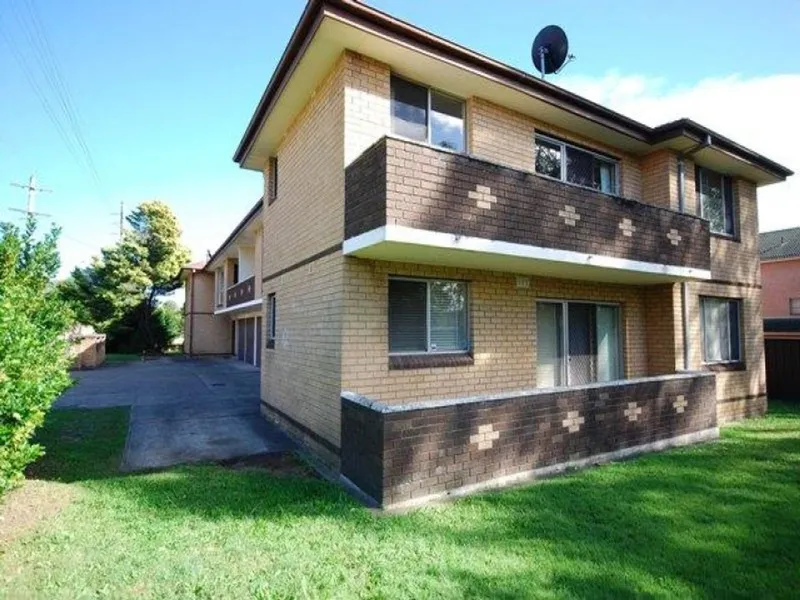 Modern 2 Bedroom unit Available !