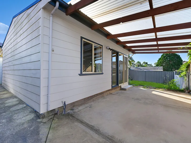 BEAUTIFUL GRANNY FLAT WITH SEPERATED ACCESS