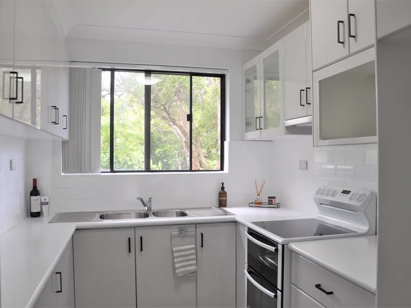 Family Friendly Fully Renovated Mid-Floor Unit