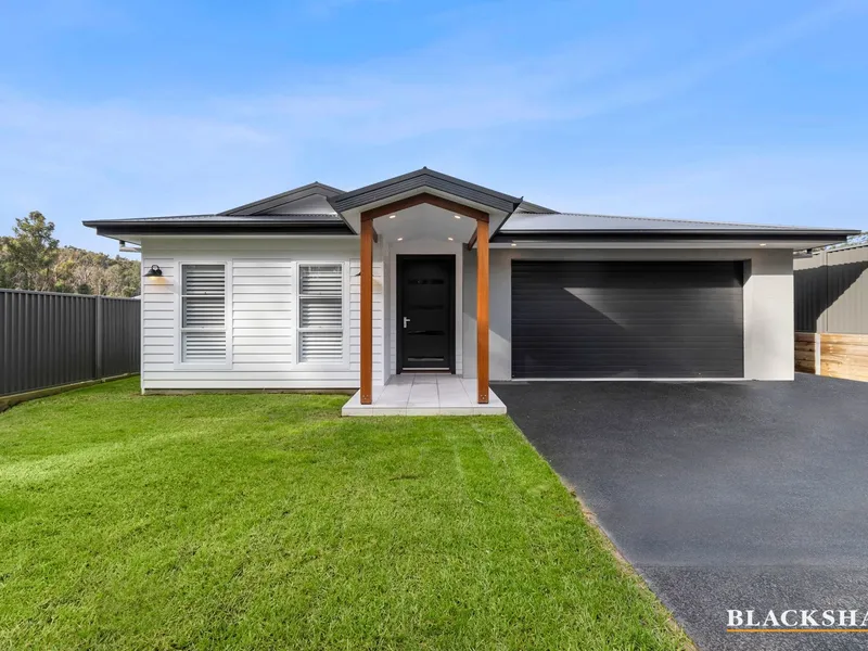 LUXURY LIVING NEAR THE BEACH