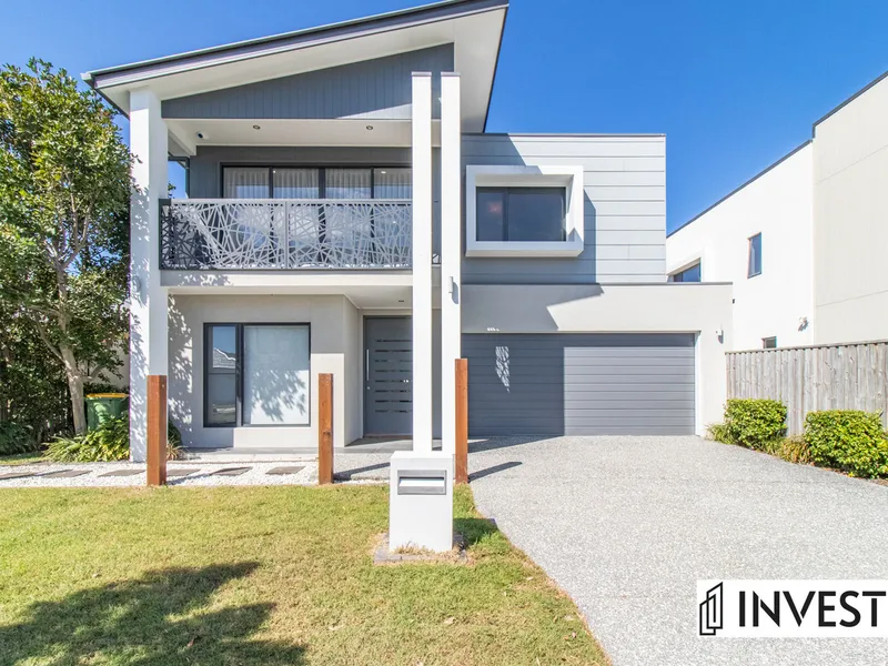 Brilliant Ex-Display Home - Top Notch Class and Quality - The Surrounds - Helensvale