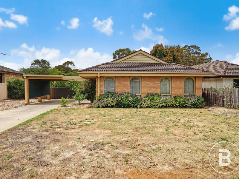 SPACIOUS BRICK VENEER HOME