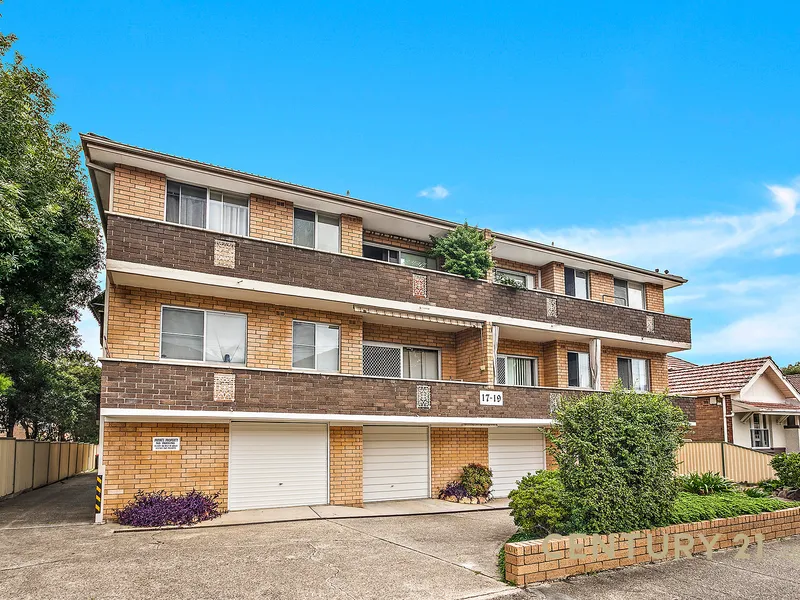 Renovated Two Bedroom Unit with Lock Up Garage In Quiet Location