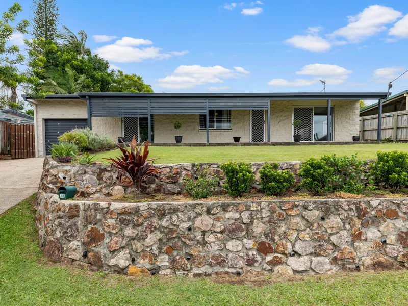 FABULOUS HOME - 3 BED + OFFICE, 640M2 BLOCK, RENOVATED, SOLAR, MUST SEE!!!