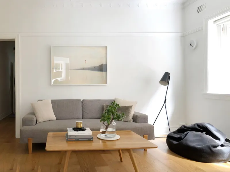 BEAUTIFULLY RENOVATED 2 BEDDER IN IDYLLIC LOCATION