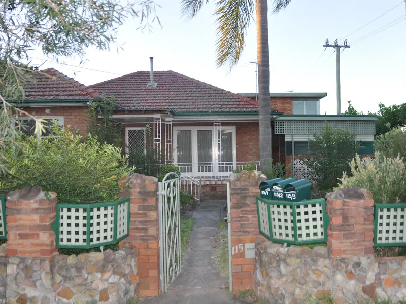 3 Bedroom House Within Walking Distance To Shops!!!