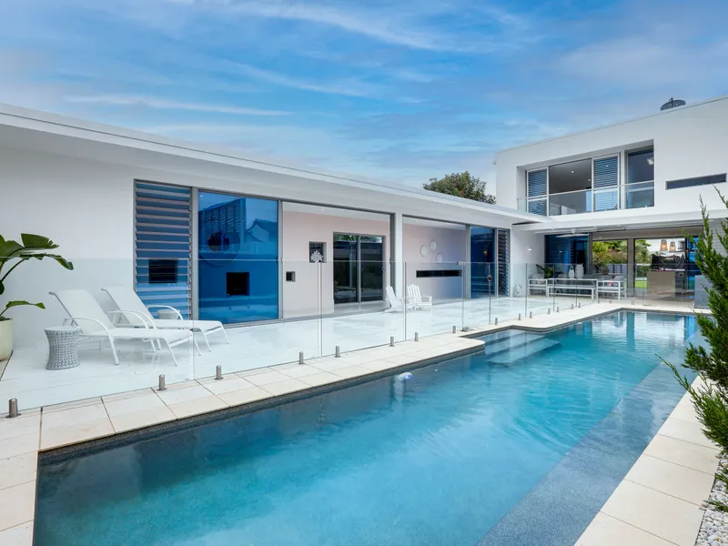 Large Inner City Hidden Family Oasis