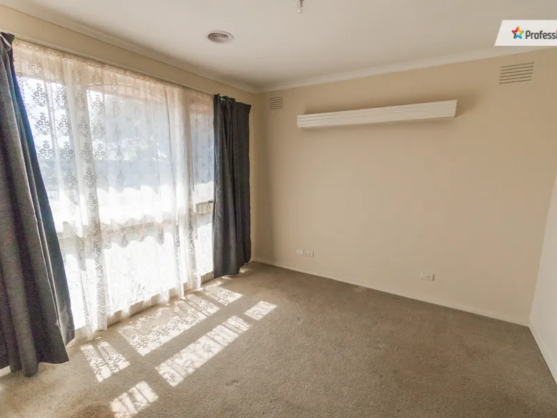 4 BEDROOMS, 2 BATHROOMS, GREAT LOCATION