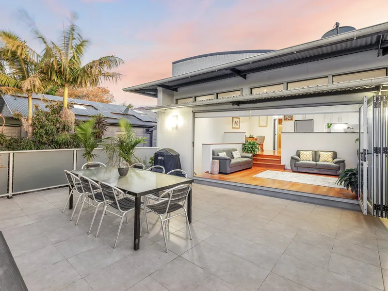 Town Home - prime beachside locale