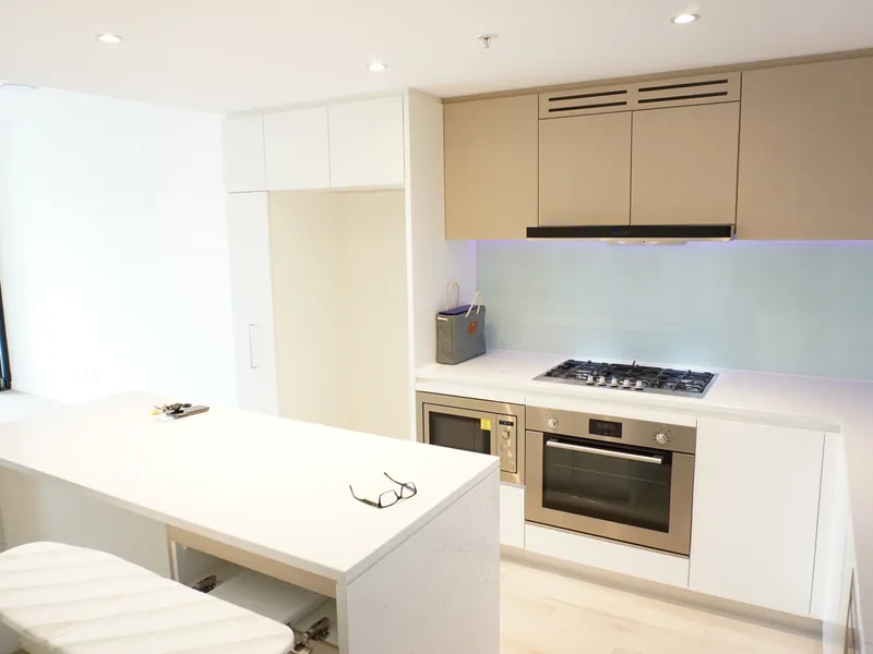 HUGE BRAND NEW ONE BEDROOM APARTMENT WITH BREATHTAKING VIEWS