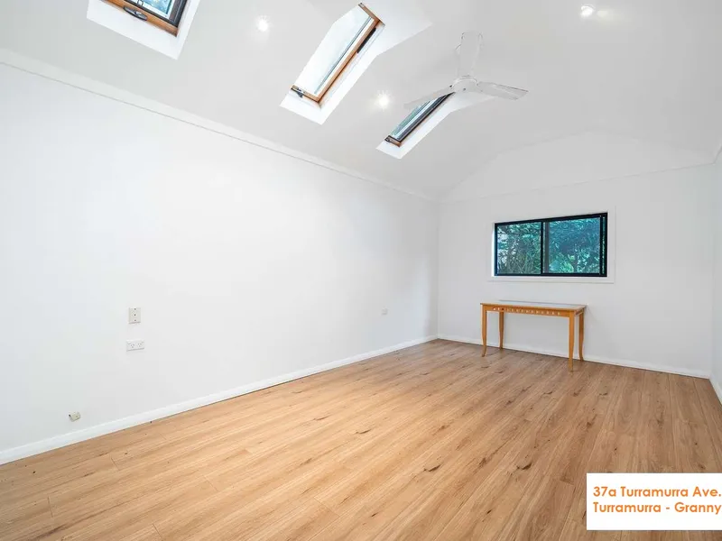 Rare Find! Granny Flat in the heart of Turramurra!