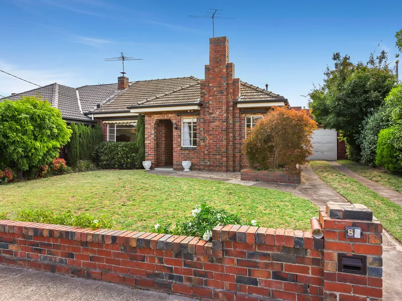 Art Deco Opportunity in Peaceful Pocket