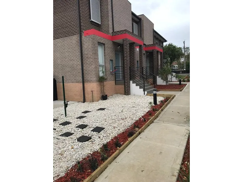 Micro-apartment Single applicant only - $220 Water and Electricity Bills Included!