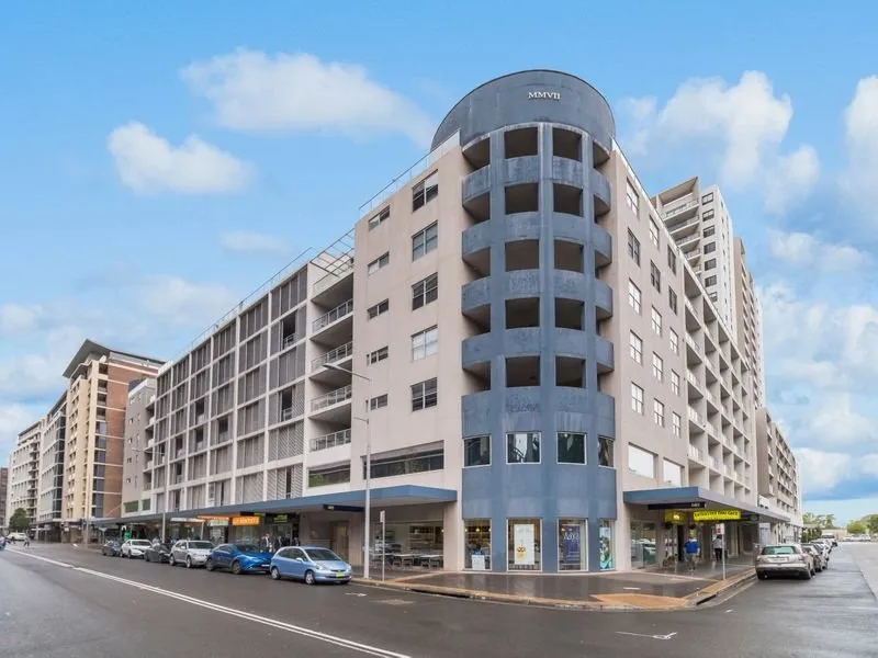 TWO BEDROOM APARTMENT IN THE CBD!