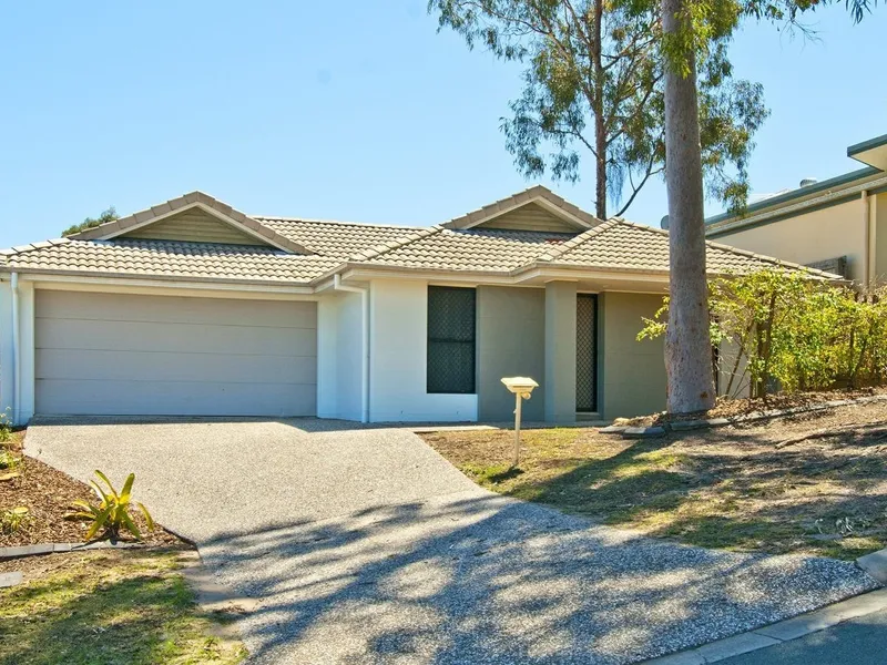 Within Woodlands Estate close to private & public schools , very close to parks, public tspt, M1 & Logan motorways, not to mention the shopping areas