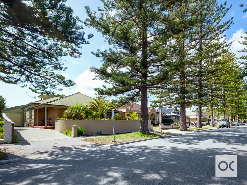 Beach, sea air and Henley Square