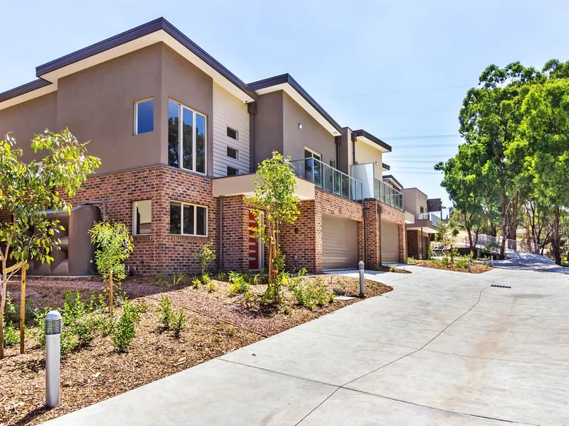 Spacious and Luxury Townhouse in Leafy Eltham 