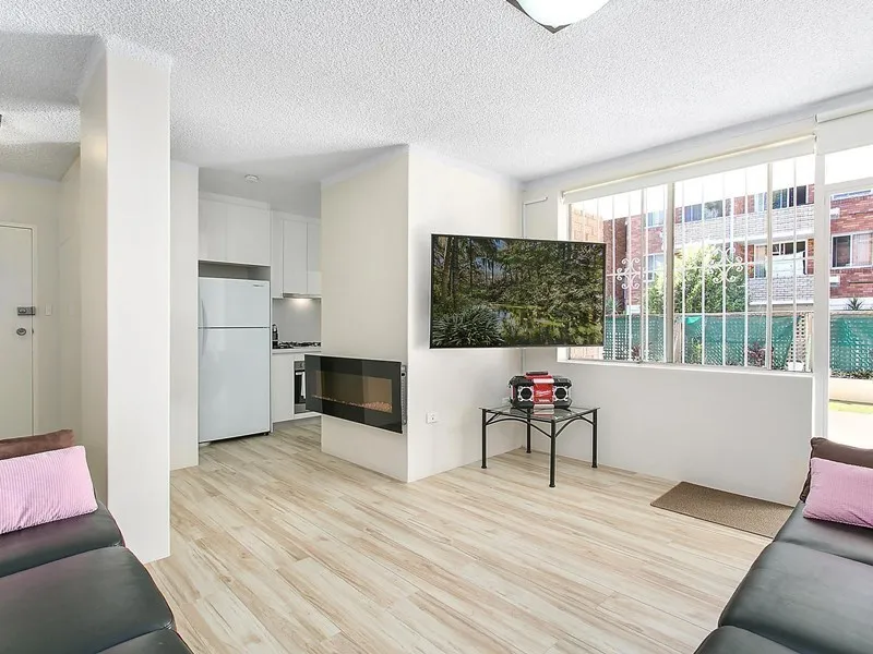 Fully renovated apartment with spacious courtyard + Lock-up Garage w/ 1-minute walk to Eastlakes Shopping Centre!