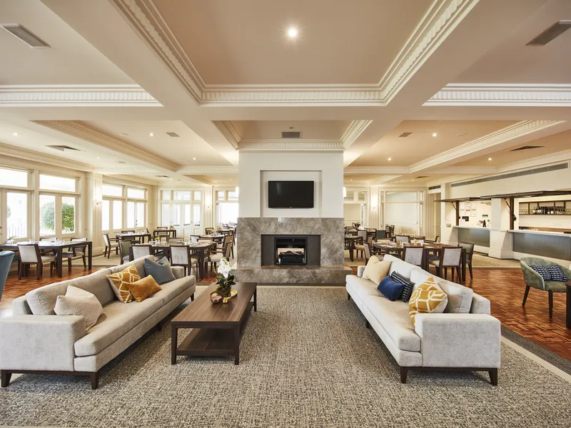 Spacious One Bedroom Apartment with Sought After Separate Study