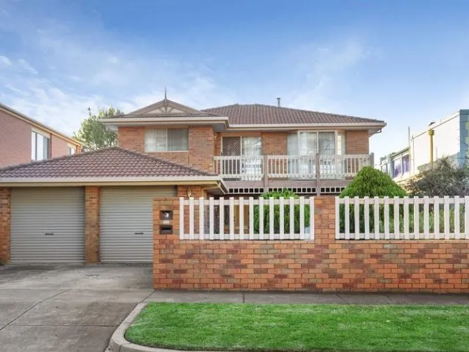 A Big Family Home With Plenty Of Space! View below video link to inspect the property: https://vimeo.com/603670647 (No Physical Inspections)