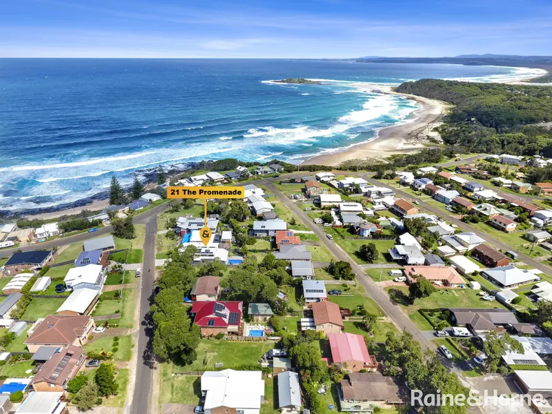 Contemporary beach house with pool