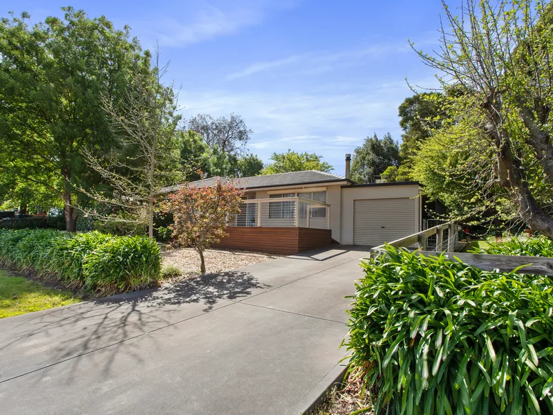 Belong in a no-fuss home with potential, room to grow and a great position in a tight-knit town...