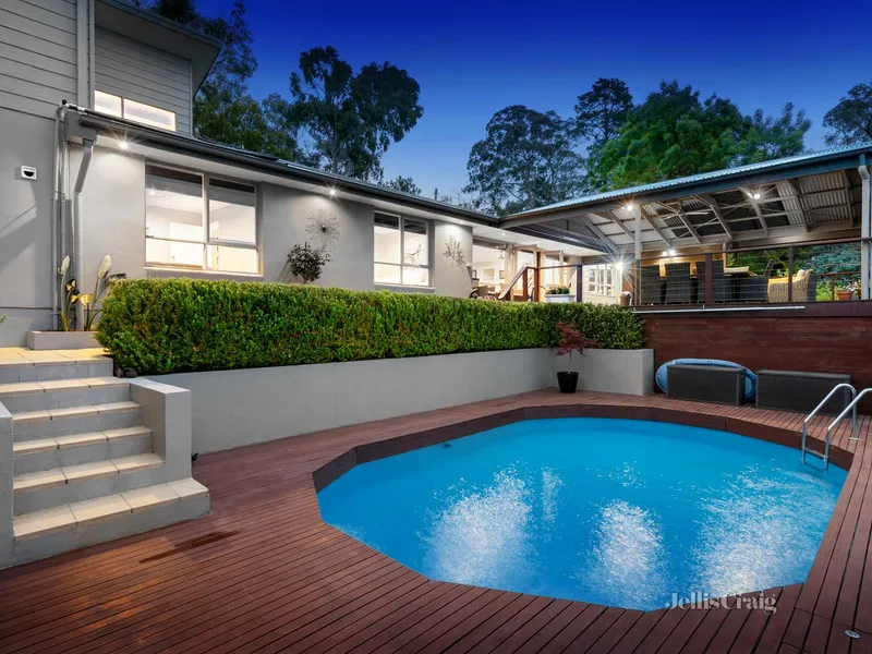 Skyline panorama and private family living