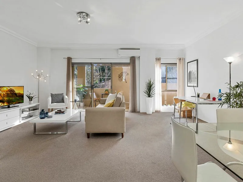Bright and airy oversized parkside residence with 114sqm on title