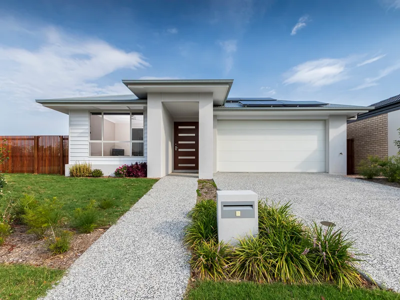 🏡 Modern 4 Bed, 2 Bath Oasis with Tranquil Wetland Views