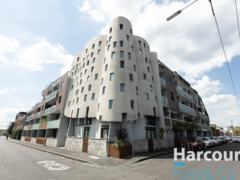 Modern Lifestyle & Outstanding Location!