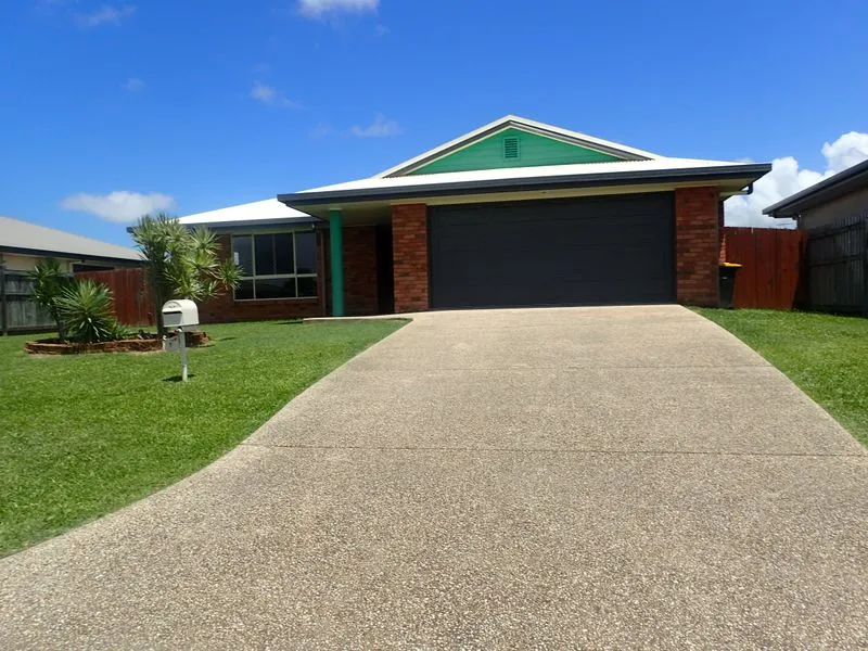 SPACIOUS FAMILY HOME WITH DOUBLE BAY SHED