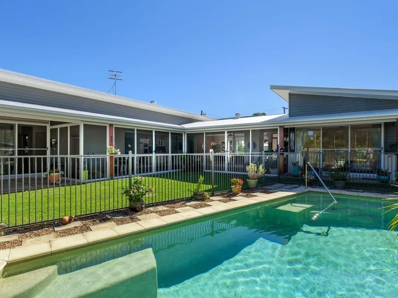 BELOW REPLACEMENT VALUE - EXECUTIVE HOME + 1 BEDROOM SELF CONTAINED FLAT