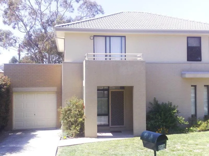 MODERN TOWN RESIDENCE IN THE HEART OF CLAYTON