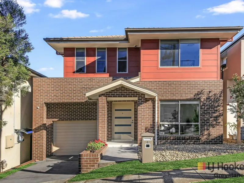 $1,250,000 - $1,300,000 - EVERYTHING YOU NEED ON 3 SPLIT LEVELS - BOOKING ESSENTIAL