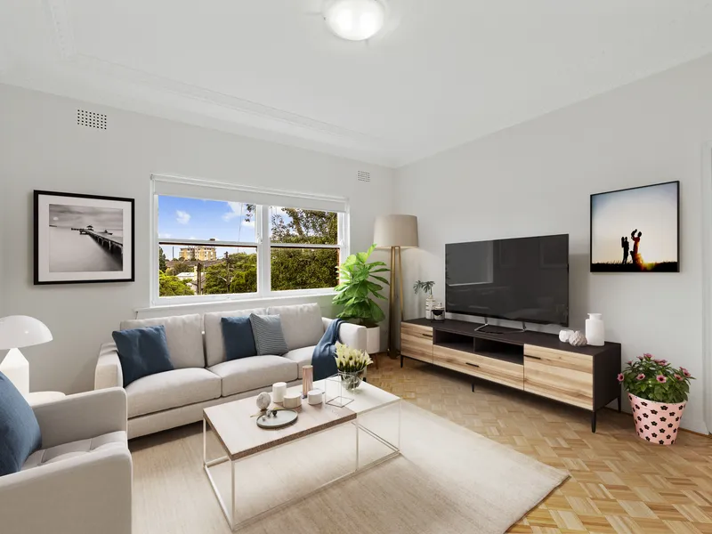 Quiet Top Floor Two Bedroom Art-Deco Unit with Leafy Outlook